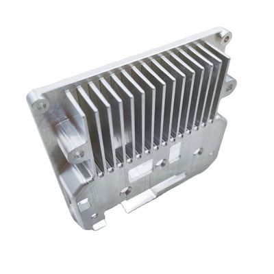 Componentes de disipadores de calor CNC de aluminio mecanizados para dispositivos electrónicos