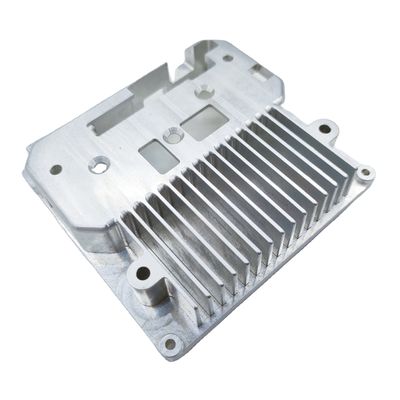 Componentes de disipadores de calor CNC de aluminio mecanizados para dispositivos electrónicos