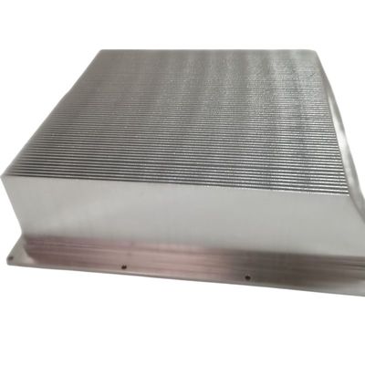 OEM Servicio de procesamiento CNC de material de aluminio con disipador de calor de aleta esquivada