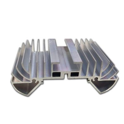 Sínk de calor de extrusión de aluminio versátil Sínk de calor de plata personalizado