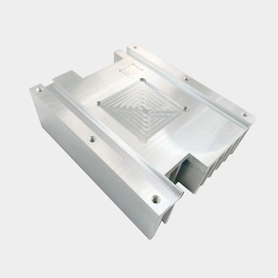 Piezas de mecanizado CNC personalizadas Las aletas de refrigeración de aluminio mecanizado por CNC 5 mm Alturas de las aletas 2 mm Término de las aletas
