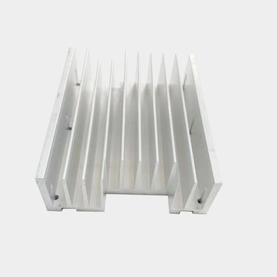 Piezas de mecanizado CNC personalizadas Las aletas de refrigeración de aluminio mecanizado por CNC 5 mm Alturas de las aletas 2 mm Término de las aletas